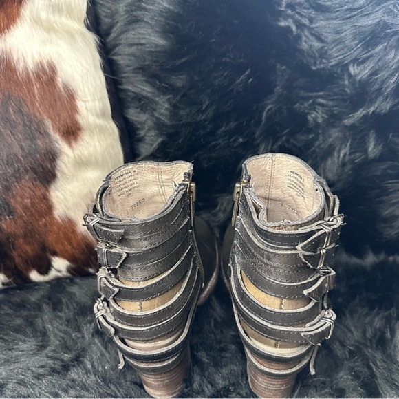 Freebird by Steven Distressed Hermosa Boots - Picture 4 of 6